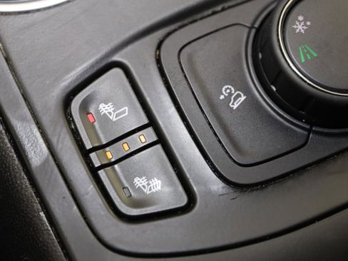 Used 2018 GMC Terrain SLE w/ Driver Convenience Package FWD image 8