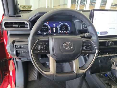Used 2025 Toyota 4Runner Limited AWD/4WD image 30