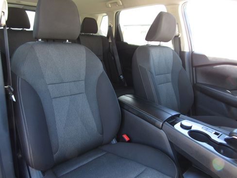 Used 2025 Nissan Rogue SV image 7