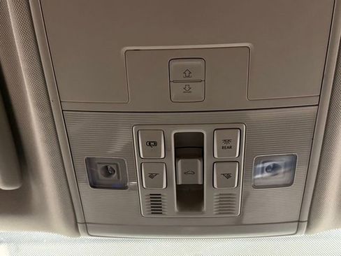 Used 2022 Volkswagen Taos SE image 33