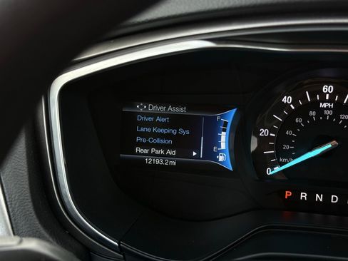 Used 2019 Ford Fusion SE FWD image 30