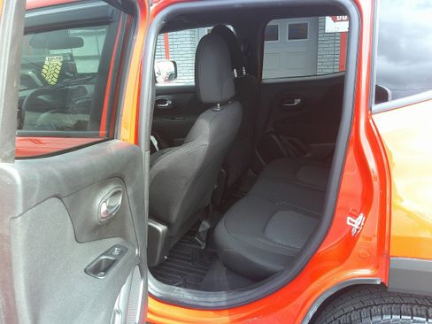 Used 2021 Jeep Renegade Latitude image 16