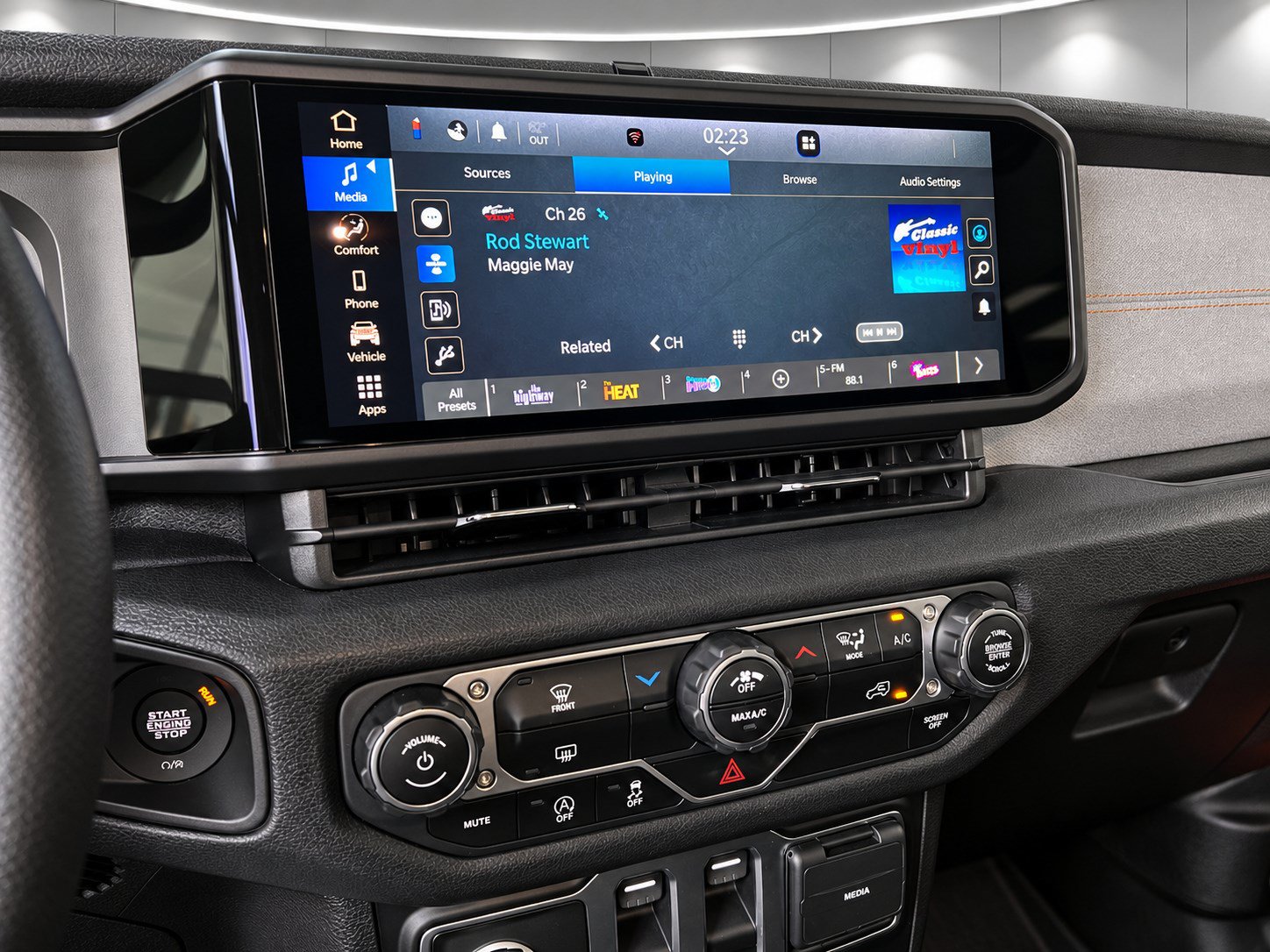 Used 2025 Jeep Wrangler Sport AWD/4WD image 14