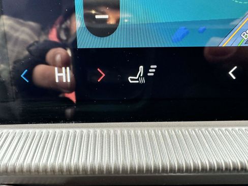 Used 2025 Ford Explorer Active image 24