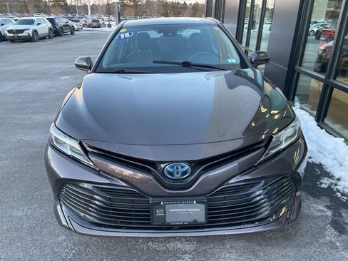 Used 2018 Toyota Camry LE image 3