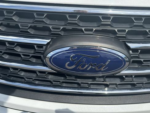 Used 2022 Ford Explorer XLT w/ Equipment Group 202A RWD image 27