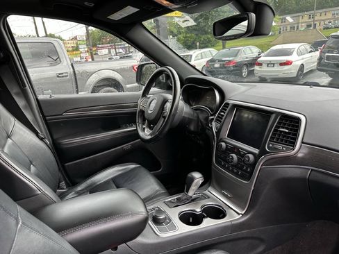 Used 2018 Jeep Grand Cherokee Limited AWD/4WD image 11