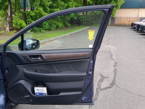 Used 2018 Subaru Outback 2.5i Limited AWD/4WD image 38