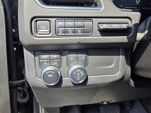 Used 2023 GMC Yukon AT4 w/ Technology Package AWD/4WD image 10