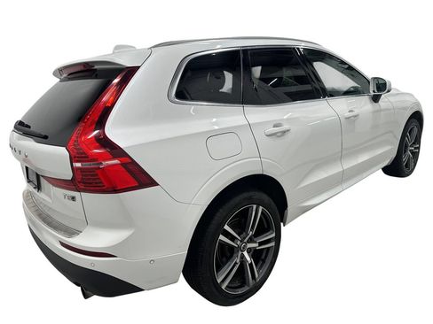 Used 2019 Volvo XC60 T5 Momentum w/ Multimedia Package AWD/4WD image 3