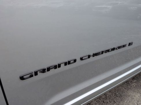 New 2025 Jeep Grand Cherokee Summit w/ Obsidian Package image 12