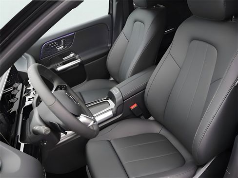 Used 2025 Mercedes-Benz GLA 250 4MATIC image 56