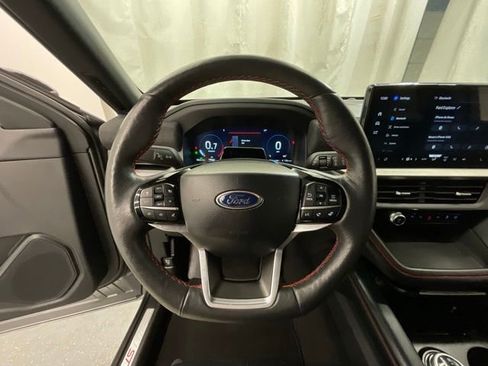 Used 2025 Ford Explorer ST-Line w/ ST-Line Street Pack AWD/4WD image 11