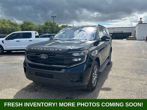Used 2025 Ford Expedition Active AWD/4WD image 7