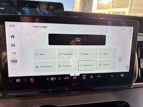 Used 2025 Ford Expedition Active image 26