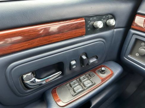 Used 1998 Cadillac De Ville FWD image 17
