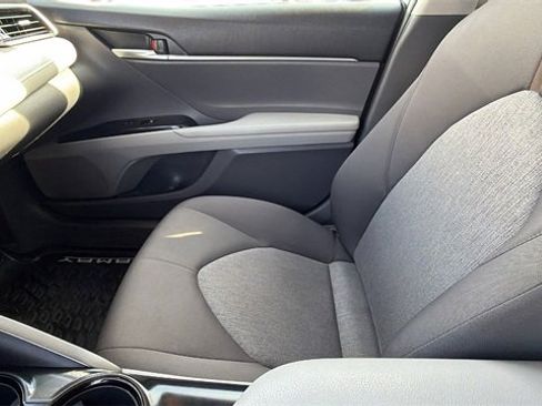 Used 2018 Toyota Camry LE image 23