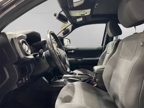 Used 2017 Toyota Tacoma TRD Sport image 23