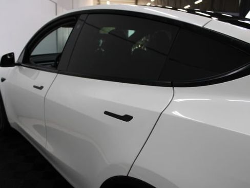 Used 2021 Tesla Model Y Long Range AWD/4WD image 8