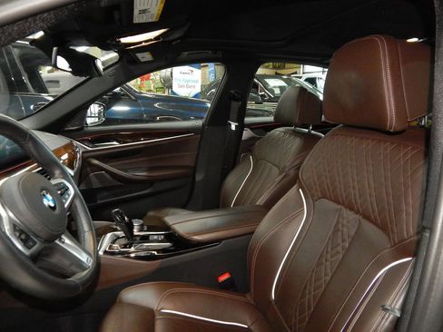 Used 2020 BMW 540i xDrive w/ M Sport Package image 18