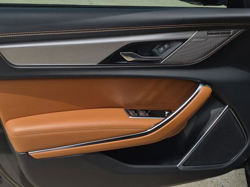 Used 2024 Jaguar XF R-Dynamic SE image 15