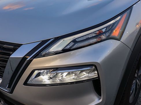 Used 2023 Nissan Rogue SV image 10