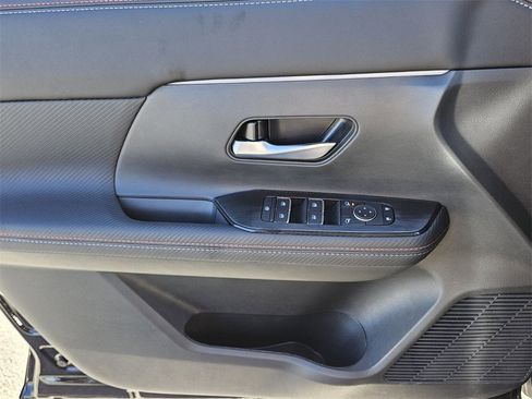 New 2026 Nissan Kicks SR image 26