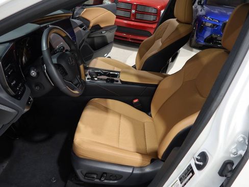 Used 2024 Lexus RX 350 Premium w/ Convenience Package FWD image 19