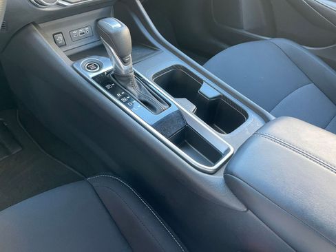 Used 2025 Nissan Sentra SV image 39