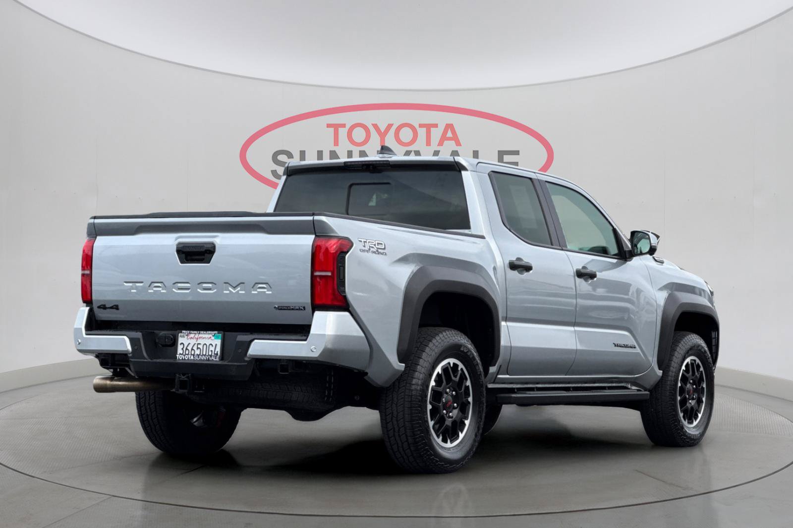 Certified 2025 Toyota Tacoma TRD Off-Road AWD/4WD image 4