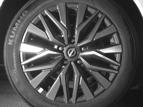 Used 2025 Nissan Altima 2.5 SV FWD image 15