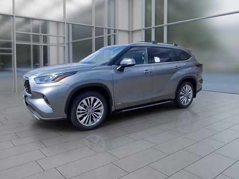 New 2026 Toyota Highlander Platinum AWD/4WD image 3