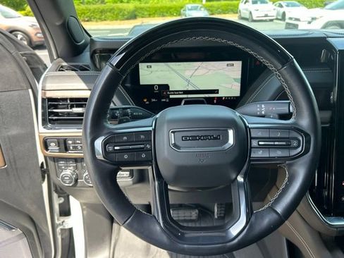 Used 2025 GMC Yukon Denali Ultimate AWD/4WD image 22