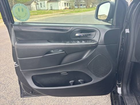 Used 2020 Dodge Grand Caravan SE image 10