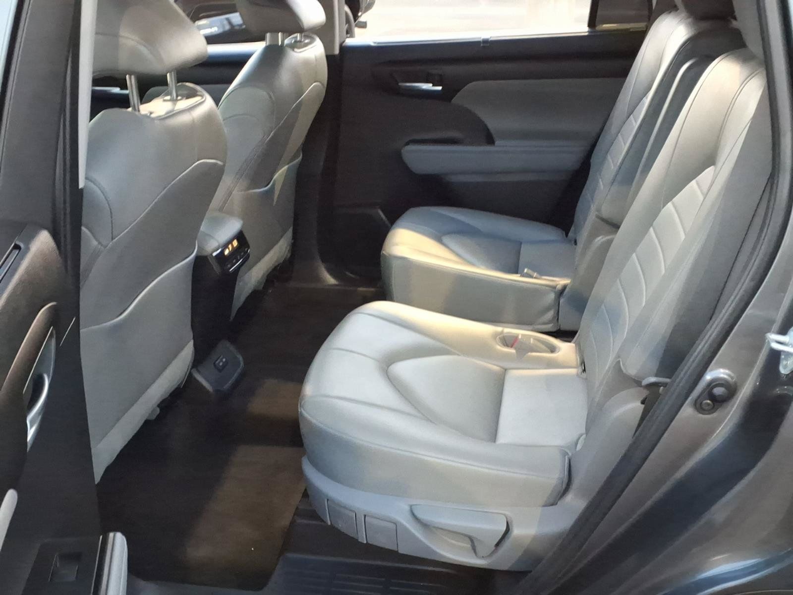 Used 2023 Toyota Highlander XLE FWD image 10