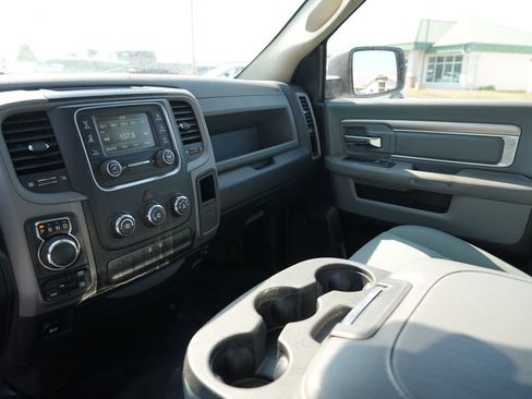 Used 2018 RAM 1500 Express AWD/4WD image 18