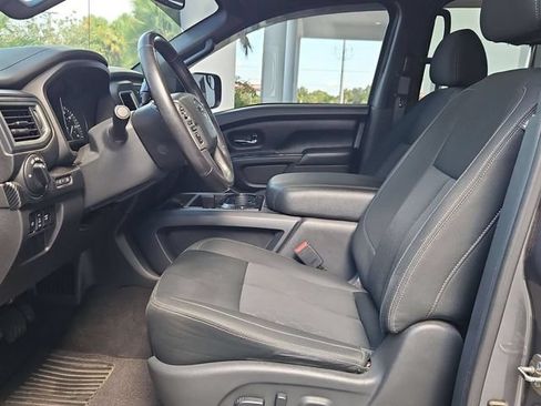 Used 2018 Nissan Titan SV w/ SV Convenience Package RWD image 22