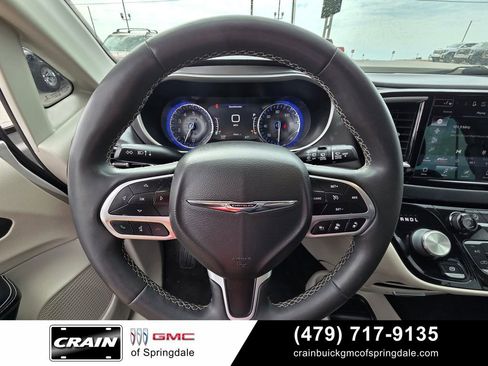 Used 2022 Chrysler Pacifica Touring-L FWD image 14