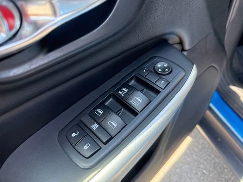 Used 2017 Jeep Cherokee Trailhawk w/ Comfort/Convenience Group AWD/4WD image 10