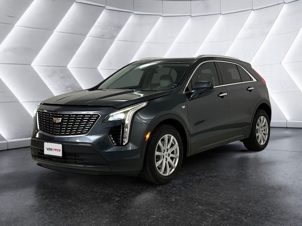 Used 2021 Cadillac XT4 Luxury w/ Cold Weather Package FWD image 3