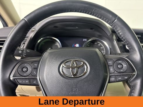 Used 2020 Toyota Camry XLE FWD image 13