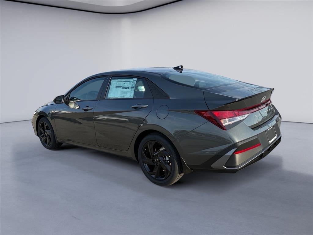 New 2026 Hyundai Elantra SEL Sport FWD image 3