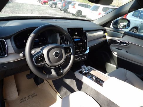 New 2026 Volvo XC90 B6 Plus w/ Protection Package Premier image 14
