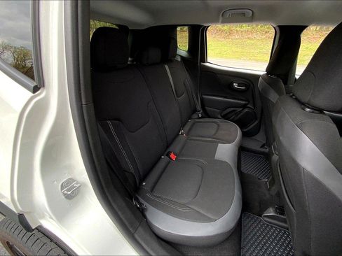 Used 2023 Jeep Renegade Altitude image 25