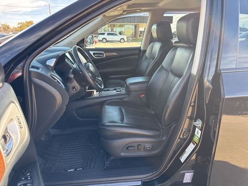 Used 2018 Nissan Pathfinder Platinum image 17