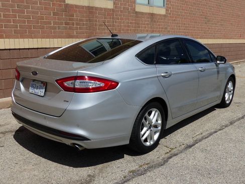 Used 2016 Ford Fusion SE FWD image 10