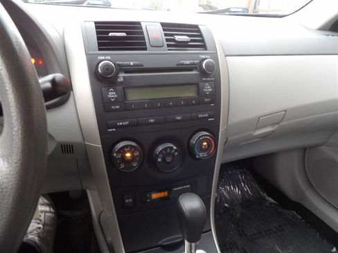 Used 2010 Toyota Corolla LE image 26