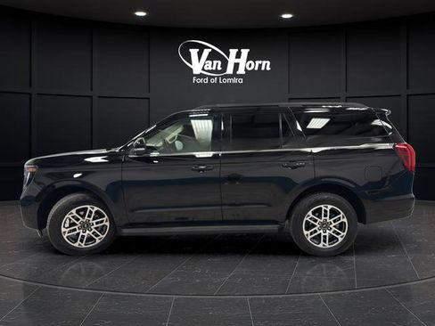 Used 2025 Ford Expedition Active AWD/4WD image 4