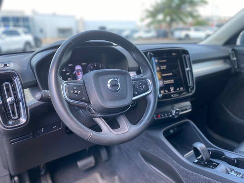Used 2022 Volvo XC40 T5 Momentum AWD/4WD image 12