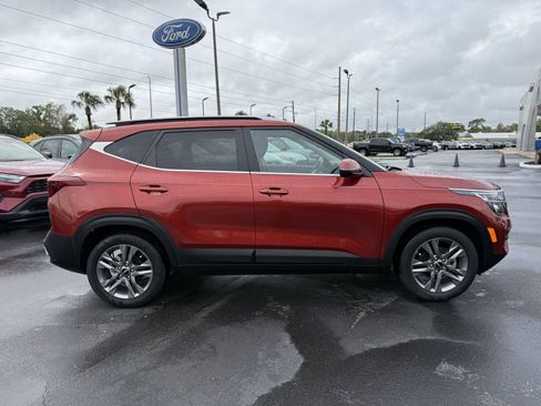Used 2023 Kia Seltos S w/ Navigation Package FWD image 3